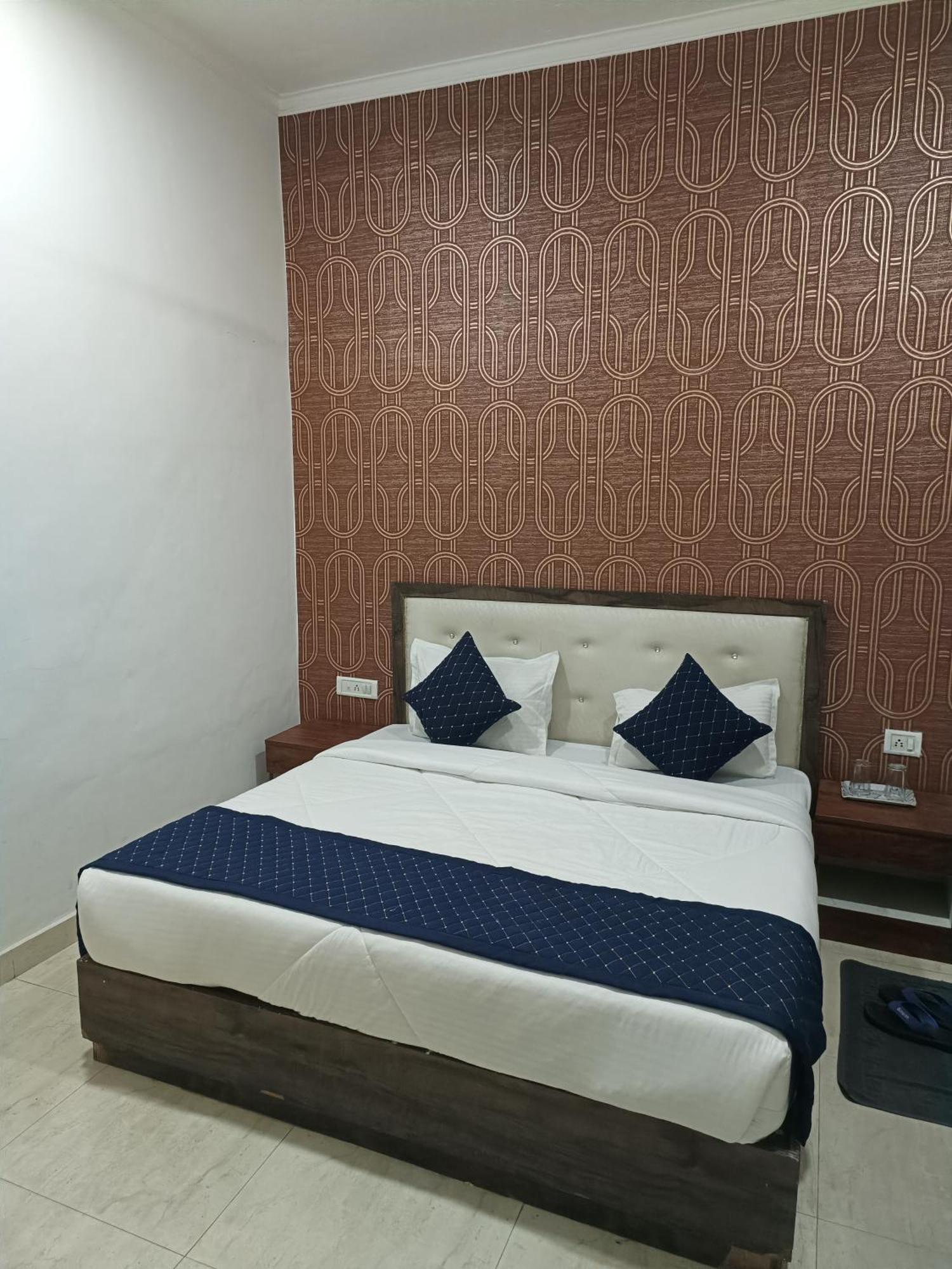 Hotel O Sweet Palace New Delhi Exterior photo